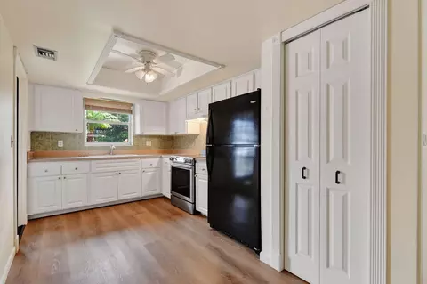 Kitchen - 11 Windsor Rd E, Jupiter, FL 33469 photo 2 of 2