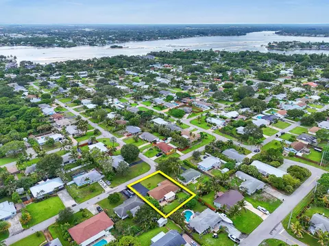 View/Area - 11 Windsor Rd E, Jupiter, FL 33469 photo 7 of 7
