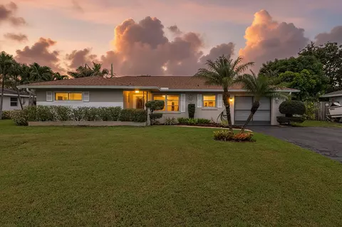 Exterior - 11 Windsor Rd E, Jupiter, FL 33469 photo 2 of 5