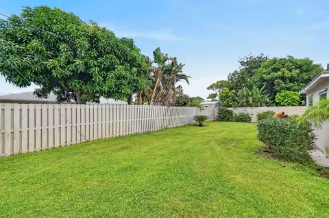 Exterior - 11 Windsor Rd E, Jupiter, FL 33469 photo 5 of 5