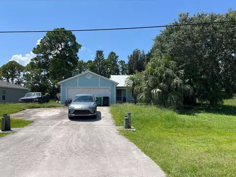 2210 SE Grand Dr, Port Saint Lucie, FL 34952