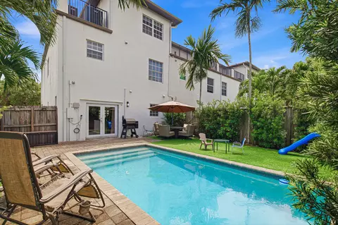 807 NW 1st Ave, Fort Lauderdale, FL 33311