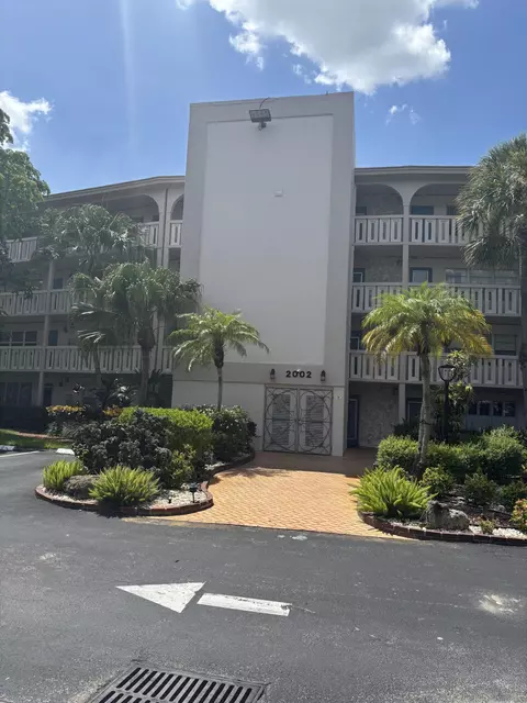 2002 Granada Dr #E1, Coconut Creek, FL 33066