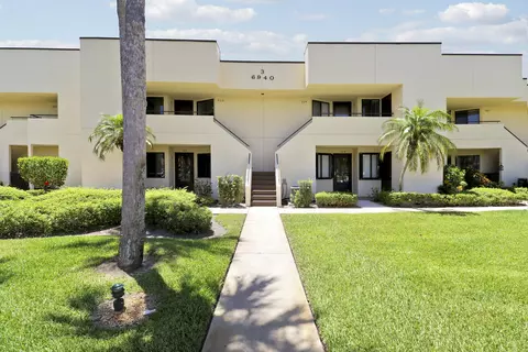 6940 SE Constitution Blvd #203, Hobe Sound, FL 33455