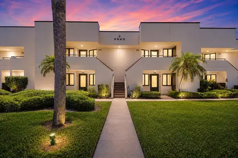 6940 SE Constitution Blvd #203, Hobe Sound, FL 33455