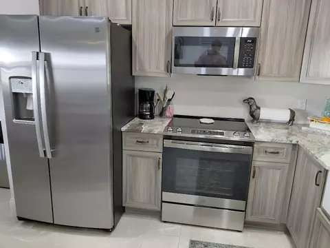 Kitchen - 2634 SE 30th St, Okeechobee, FL 34974 photo 3 of 3