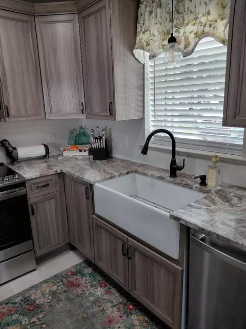 Kitchen - 2634 SE 30th St, Okeechobee, FL 34974 photo 2 of 3