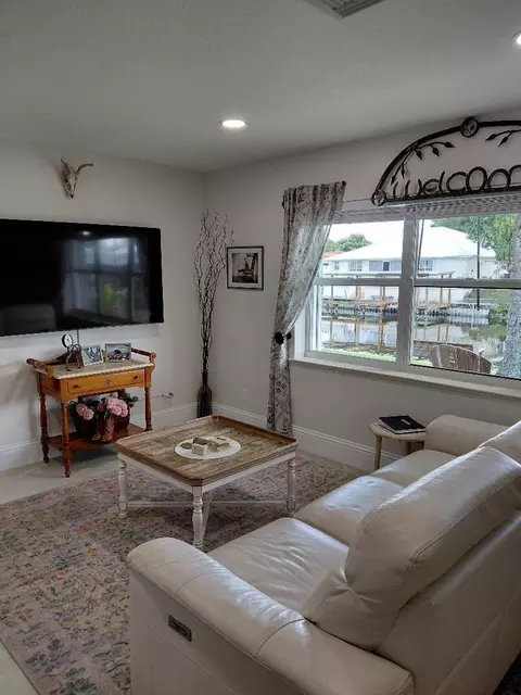 Living - 2634 SE 30th St, Okeechobee, FL 34974 photo 1 of 1