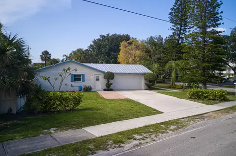Exterior - 296 SE Wentworth Dr, Stuart, FL 34996 photo 8 of 11