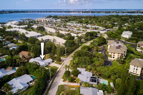 View/Area - 296 SE Wentworth Dr, Stuart, FL 34996 photo 6 of 8