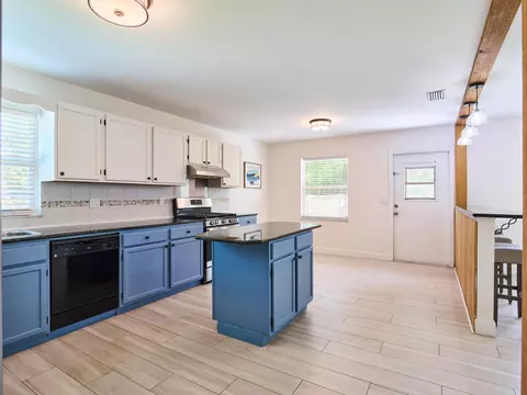 Kitchen - 296 SE Wentworth Dr, Stuart, FL 34996 photo 4 of 6