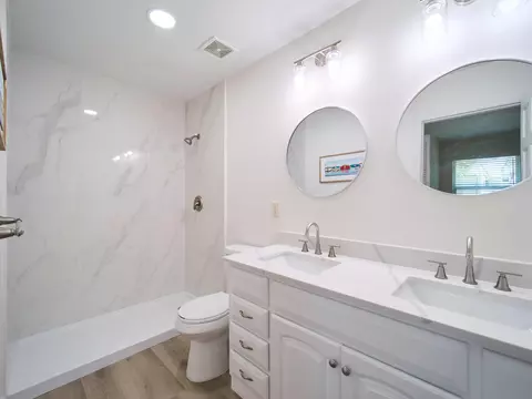 Bath - 296 SE Wentworth Dr, Stuart, FL 34996 photo 2 of 2