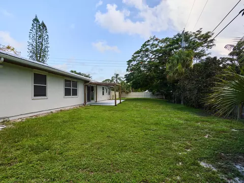 Exterior - 296 SE Wentworth Dr, Stuart, FL 34996 photo 5 of 11