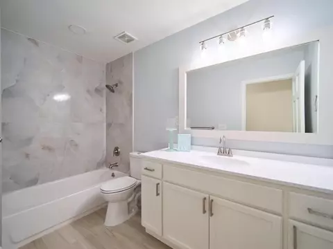 Bath - 296 SE Wentworth Dr, Stuart, FL 34996 photo 1 of 2