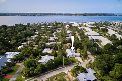 296 SE Wentworth Dr, Stuart, FL 34996