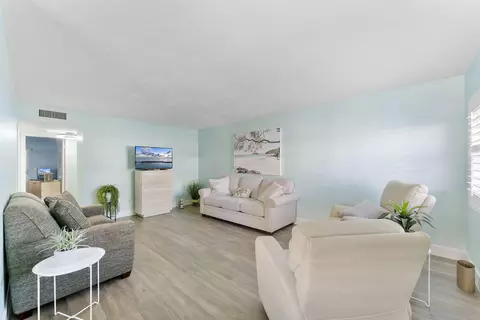 3322 Cynthia Ln #102, Lake Worth Beach, FL 33461