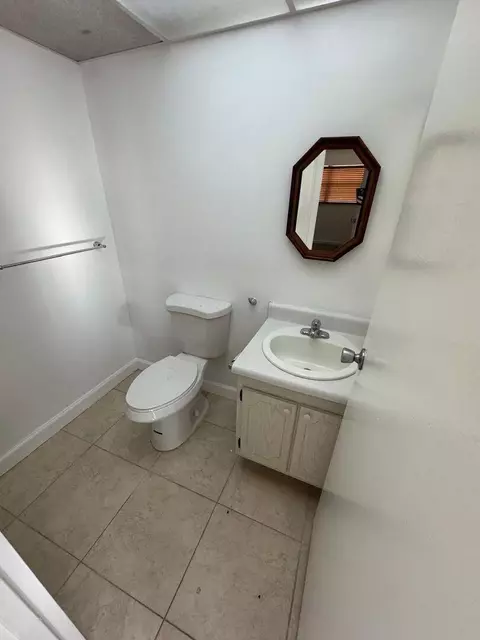 Bath - 201 Brittany E, Delray Beach, FL 33446 photo 1 of 4
