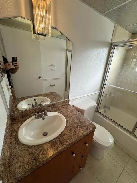 Bath - 201 Brittany E, Delray Beach, FL 33446 photo 3 of 4