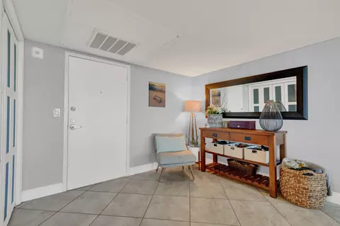 859 Jeffery St #7050, Boca Raton, FL 33487