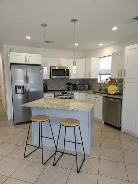 2711 NW 16 St, Fort Lauderdale, FL 33311