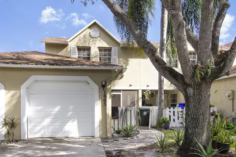 1905 Maplewood Dr, Greenacres, FL 33415