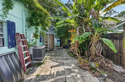Exterior - 303 S Delaware Blvd, Jupiter, FL 33458 photo 16 of 32