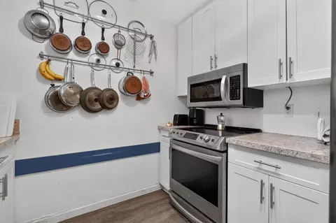 Kitchen - 303 S Delaware Blvd, Jupiter, FL 33458 photo 4 of 4