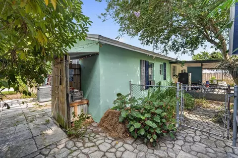 Exterior - 303 S Delaware Blvd, Jupiter, FL 33458 photo 18 of 32