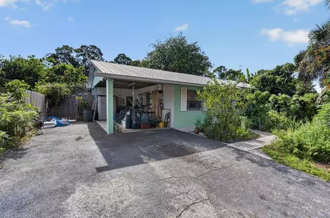 Exterior - 303 S Delaware Blvd, Jupiter, FL 33458 photo 3 of 32