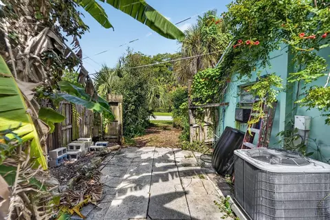 Exterior - 303 S Delaware Blvd, Jupiter, FL 33458 photo 15 of 32