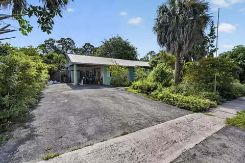 Exterior - 303 S Delaware Blvd, Jupiter, FL 33458 photo 2 of 32