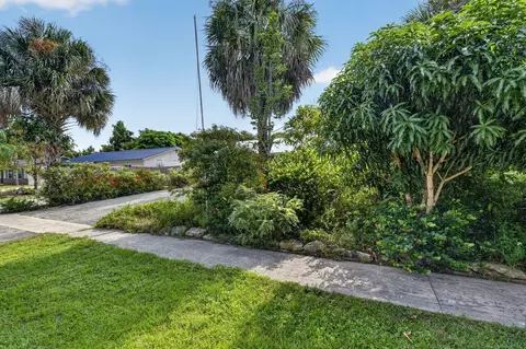 303 S Delaware Blvd, Jupiter, FL 33458