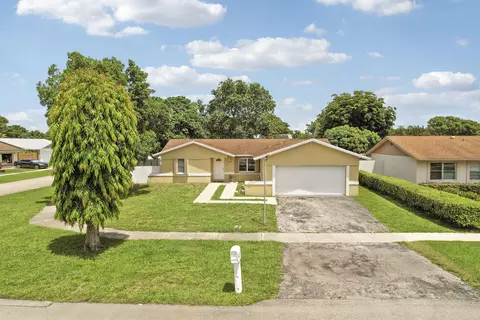 9235 Saddlecreek Dr, Boca Raton, FL 33496