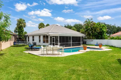 Exterior - 218 Hampton Ct, Jupiter, FL 33458 photo 5 of 6