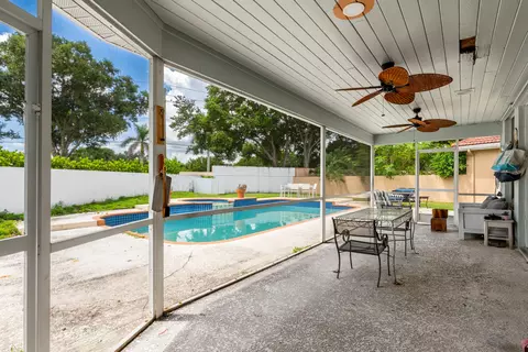 Exterior - 218 Hampton Ct, Jupiter, FL 33458 photo 3 of 6
