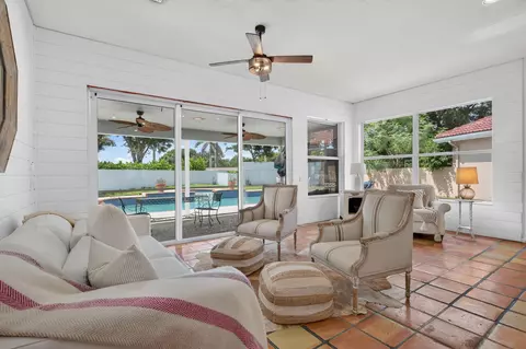 Living - 218 Hampton Ct, Jupiter, FL 33458 photo 3 of 4