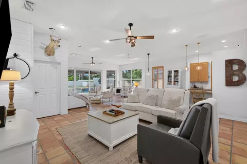 Living - 218 Hampton Ct, Jupiter, FL 33458 photo 2 of 4