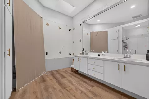 Bath - 218 Hampton Ct, Jupiter, FL 33458 photo 1 of 2