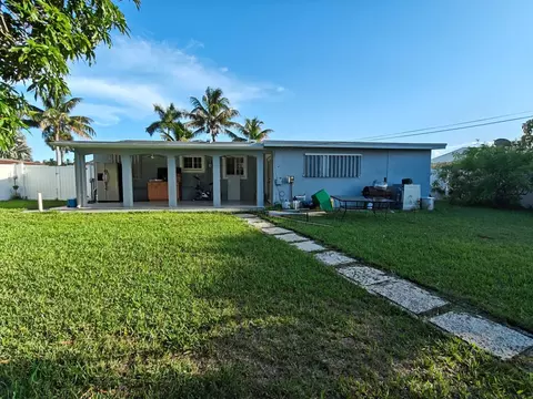 324 Mid Pines Rd, Palm Springs, FL 33461