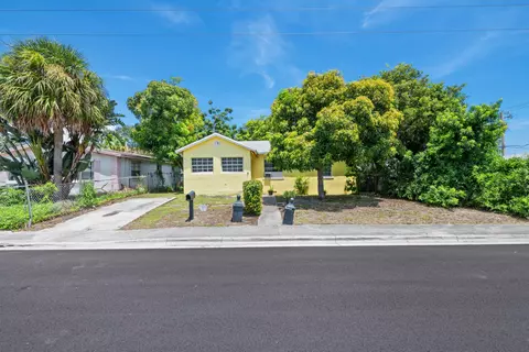 616 W 5th St, Riviera Beach, FL 33404