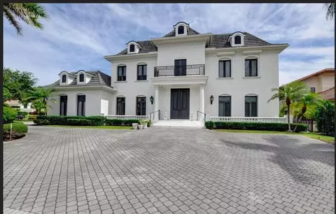 7172 Valencia Dr, Boca Raton, FL 33433