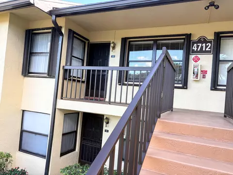 4712 E Lucerne Lakes Blvd E #203, Lake Worth, FL 33467