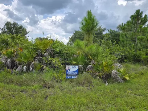 873 Carpenter St E, Lehigh Acres, FL 33974