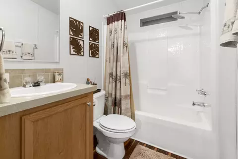 Bath - 1221 Chobee St, Okeechobee, FL 34974 photo 1 of 5