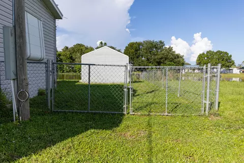 Exterior - 1221 Chobee St, Okeechobee, FL 34974 photo 2 of 11