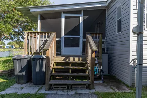 Exterior - 1221 Chobee St, Okeechobee, FL 34974 photo 6 of 11