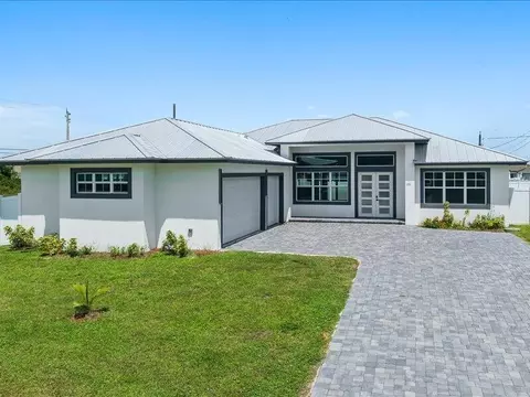 121 SW Sea Lion Rd, Port Saint Lucie, FL 34953