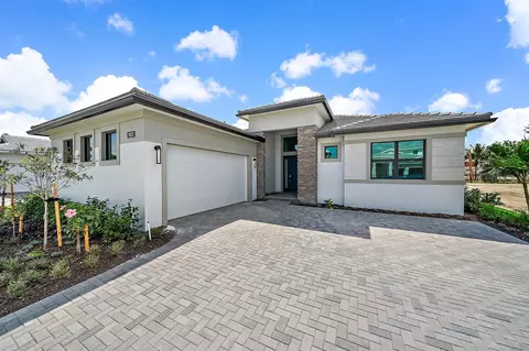 9513 St Germain Dr, Palm Beach Gardens, FL 33412