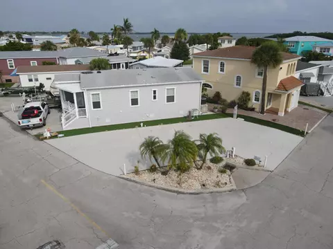 485 Nettles Blvd, Jensen Beach, FL 34957