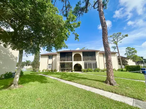 131 Lake Pine Cir #D-1, Greenacres, FL 33463